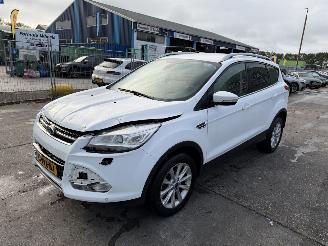 Coche accidentado Ford Kuga 1.5 110KW Titanium Plus Clima Navi Camera 2015/4