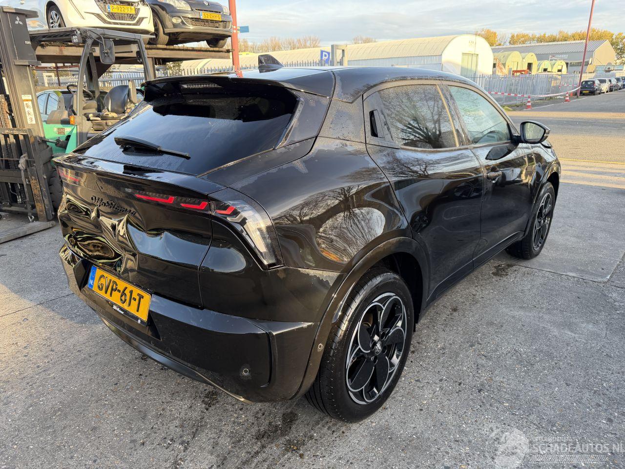 Alfa Romeo Junior Elettrica 54 kWh 115KW Clima Navi Camera DNA NAP