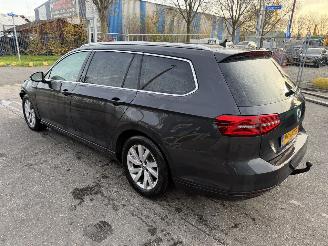 Schadeauto Volkswagen Passat 1.6 TDI 88KW DSG Clima Navi Comfortline 2018/1