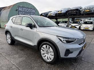 Schadeauto Volvo XC40 70 kWh 175KW Clima Navi 360 Camera Single Motor Core NAP 2025/8