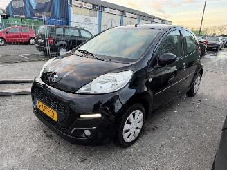 Coche accidentado Peugeot 107 1.0 50KW Airco Led Active 5-Drs NAP 2013/4