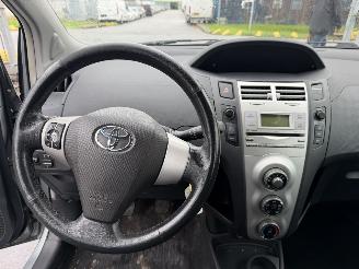 Toyota Yaris 1.3 VVTI 64KW Airco 5-Drs Sol NAP picture 8