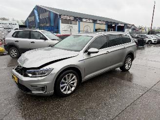 krockskadad bil auto Volkswagen Passat 1.4 GTE 115KW DSG Pano Clima Navi Led Connected Plus Series 2016/12