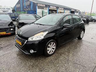 Schadeauto Peugeot 208 1.2 VTI 60KW Blue Lease Airco Navi 5-Drs NAP 2012/7