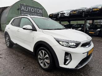 Schadeauto Kia Stonic 1.0 T-GDI 74KW MHEV Clima Navi Led Camera DynamicPlusLine NAP 2025/7