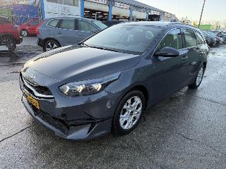 Schadeauto Kia Ceed 1.0 T-GDI 74KW Clima Navi Led Camera DynamicLine NAP 2024/10