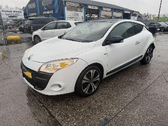 Damaged car Renault Mégane Coupe 1.4 TCE 96KW Bose Pano Clima Navi NAP 2011/4