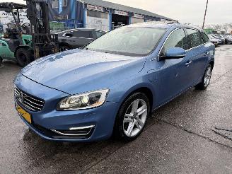 damaged passenger cars Volvo V-60 2.4 D6 AWD PHEV 158KW Autom. Schuifdak Clima Navi Led NAP 2013/10