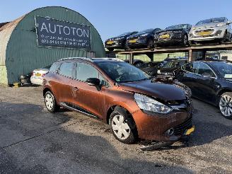 Voiture accidenté Renault Clio 1.2 88KW Autom. Clima Navi Dynamique NAP 2014/8