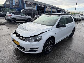 Vaurioauto  passenger cars Volkswagen Golf 1.4 TSI 103KW DSG Pano ACT Highline 2014/4