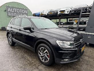 krockskadad bil auto Volkswagen Tiguan 1.4 TSI 92KW Clima Navi Camera Vitrual Dash Business R 2017/9