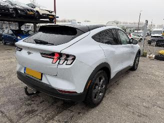 Damaged car Ford Mustang Mach-e 75 kWh RWD 198KW Clima Navi Led Camera 2021/12