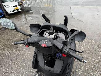 Peugeot Metropolis 400 RS 26KW Automaat picture 11