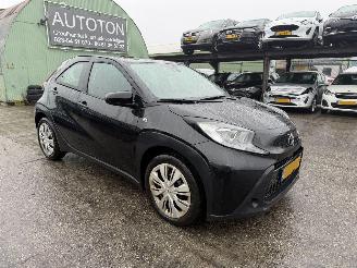 Toyota Aygo X 1.0 VVT-I 53KW Airco Navi Led Camera MT Play NAP picture 1