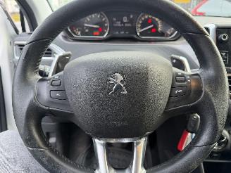 Peugeot 2008 1.2 60KW Automaat Clima Led Active NAP picture 12