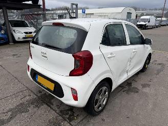 Vaurioauto  passenger cars Kia Picanto 1.0 DPI 49KW Airco 5-Drs Comfortline NAP 2022/12
