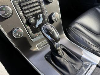 Volvo V-60 2.4 D6 AWD PHEV Autom. Clima Navi Schuifdak Summum Camera picture 12