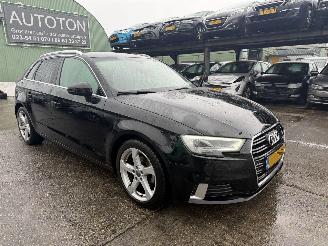 Schadeauto Audi A3 30 TFSI Autom. 85KW Clima Navi Led Design 5-Drs 2019/8