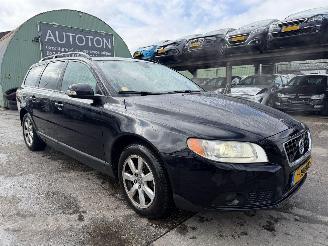 Auto incidentate Volvo V-70 2.4D 129KW Autom. Navi Clima Xenon Kinetic 2009/12