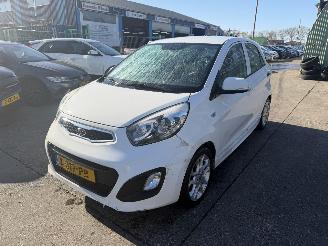krockskadad bil auto Kia Picanto 1.0 CVVT 51KW Led Airco 5-Deurs 2012/1
