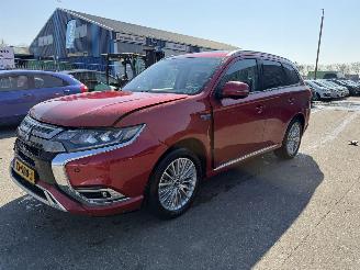 škoda osobní automobily Mitsubishi Outlander 2.4 PHEV 99KW Clima Navi Schuifdak IntenseNAP 2019/1
