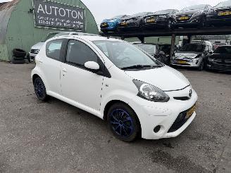Auto incidentate Toyota Aygo 1.0-12V 50KW Airco 5-Deurs Cool NAP 2011/7