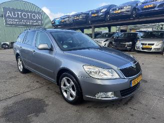 skadebil auto Skoda Octavia 1.6 TDI 77KW Clima Navi Artic Greentech  NAP 2013/2