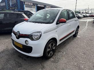 Damaged car Renault Twingo 1.0 SCE 52KW Airco Led Collection NAP 2015/7