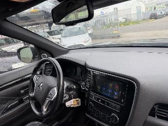 Mitsubishi Outlander 2.4 PHEV 99KW Autom. Clima Navi Schuifdak S-Edition NAP picture 7