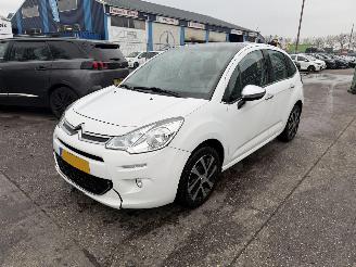 Damaged car Citroën C3 1.0 VTI 50KW Pano Clima Led Collection NAP 2013/10
