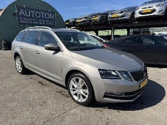 krockskadad bil auto Skoda Octavia 1.0 TSI 84KW DSG Clima Navi Led Style Busienss Greentech NAP 2017/6