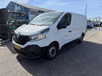 krockskadad bil bedrijf Renault Trafic 1.6 DCI 70KW T29 Navi Airco L1H1 Comfort Energy NAP 2018/11