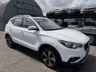 Schadeauto MG ZS 45 kWh 105KW Luxury Pano Clima Navi Led Leer Camera NAP 2020/12