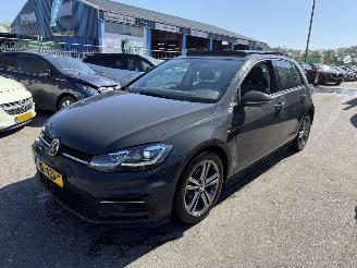 krockskadad bil auto Volkswagen Golf 1.0 TSI DSG Pano 2018/1