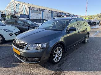 Avarii autoturisme Skoda Octavia 1.6 TDI 77KW DSG Clima Navi Led Xenon Businessline Elegance 2014/12