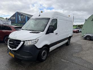 krockskadad bil bedrijf Mercedes Sprinter 314 CDI Autom. 105KW L2H2 Clima Camera NAP 2019/10