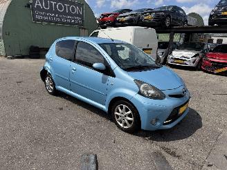 krockskadad bil auto Toyota Aygo 1.0 VVT-I 50KW Airco Led 5-Drs Dynamic Orange 5-Drs NAP 2013/7