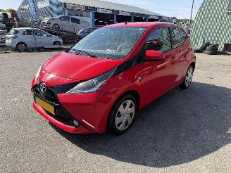 skadebil auto Toyota Aygo 1.0 VVT-I X-Play Airco Navi Led Camera 5-Drs 2015/9