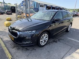 damaged passenger cars Skoda Octavia 1.0 e-TSI 81KW DSG Clima Navi Led Business Edition NAP 2021/6