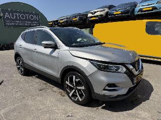 Damaged car Nissan Qashqai 1.3 DIG-T Autom. Pano Clima Navi Camera 2021/2
