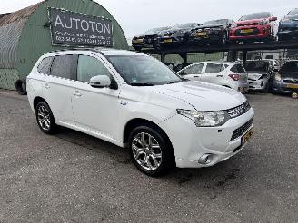 Mitsubishi Outlander 2.0 PHEV Autom. Schuifdak Clima Navi Xenon Instyle 2013/12