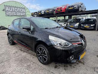 Vaurioauto  passenger cars Renault Clio 0.9 TCE 66KW Clima Navi Led Expression NAP 2013/9