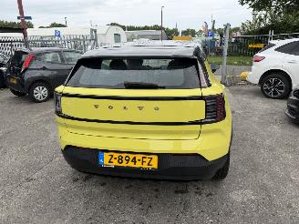Volvo EX30 PERFORMANCE 69 kWh 428PK Twin Motor Pano Clima Navi NAP picture 4