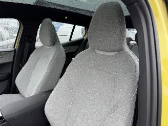 Volvo EX30 PERFORMANCE 69 kWh 428PK Twin Motor Pano Clima Navi NAP picture 13
