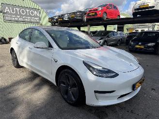 Schadeauto Tesla Model 3 60 kWh 175KW Standard Plus RWD Clima Navi Camera Led NAP 2019/10