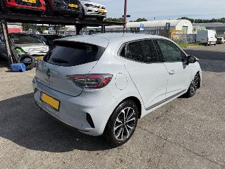Schadeauto Renault Clio 1.0 TCE 67KW Techno 90 GPF Clima Navi Led 5-Drs NAP 2024/9