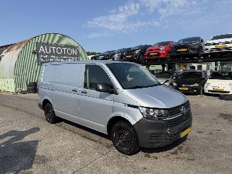 uszkodzony samochody ciężarowe Volkswagen Transporter 2.0 TDI 66KW L1H1 Airco Economy Business Schuifdeur 2022/10