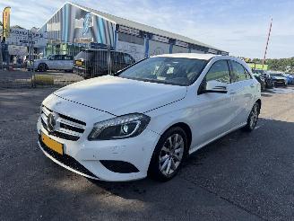 skadebil auto Mercedes A-klasse 180 CDI 80KW Navi Clima Led Xenon Ambition NAP 2014/3