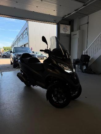 krockskadad bil motor Piaggio MP3 500 HPE 33KW Sport 2021/3