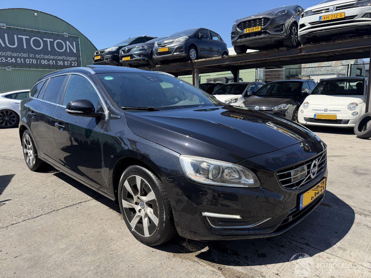Volvo V-60 2.4 D6 AWD PHEV 158KW Clima Navi Schuifdak Camera Led Xenon
